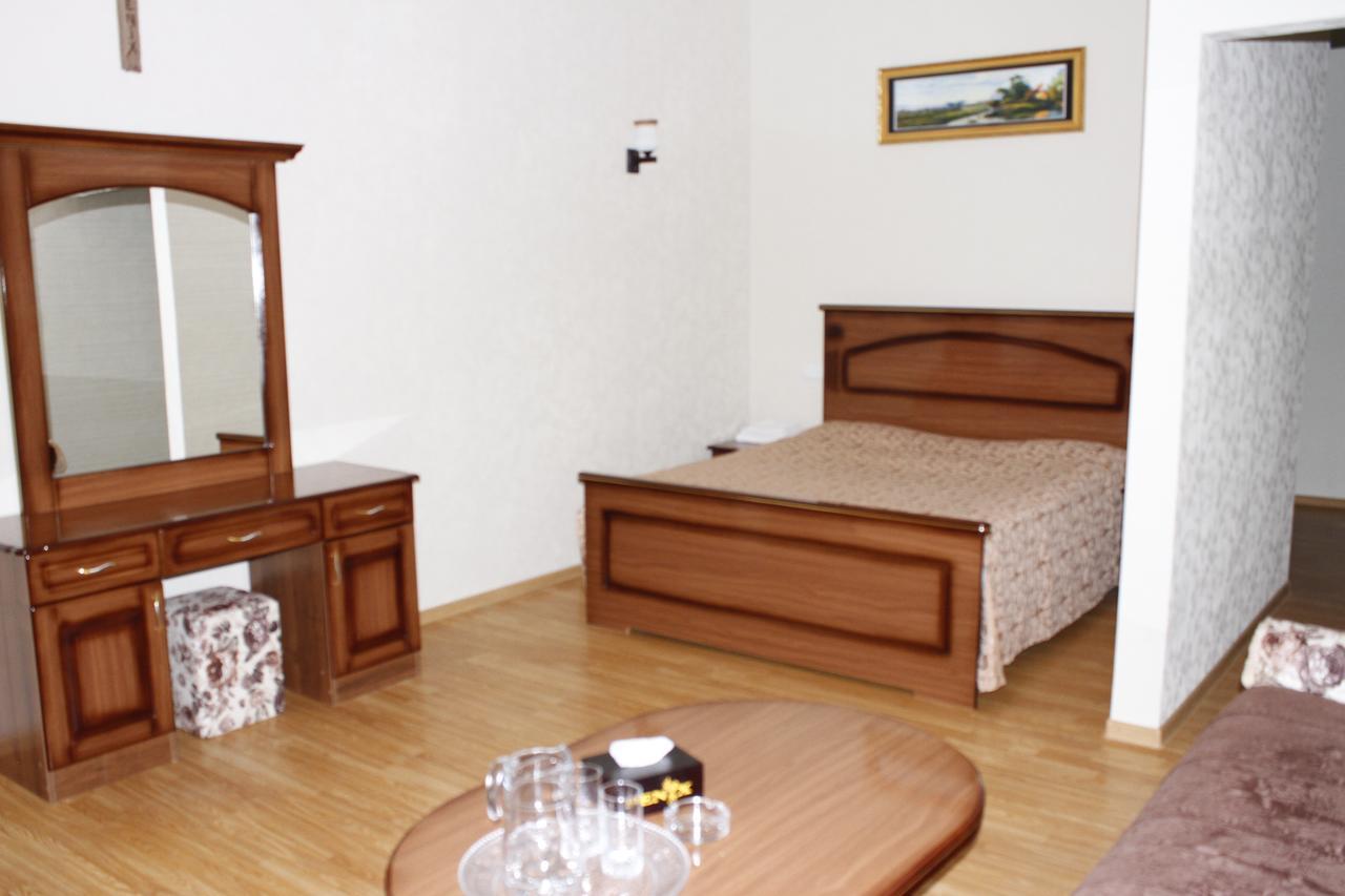 Hotel Fenix Complex Kapan Buitenkant foto