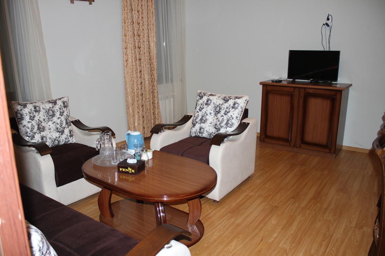 Hotel Fenix Complex Kapan Buitenkant foto